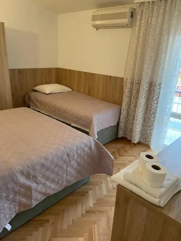 Diana Rooms and Apartments