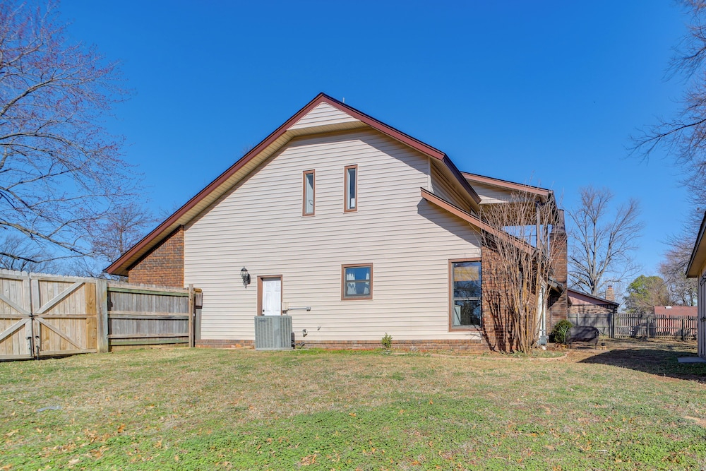 Groups Welcome, Central Location! Tulsa Gem + Yard