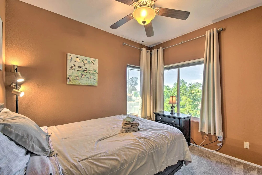 Phoenix Townhome w/ Pool Access, 13 Mi to Old Town
