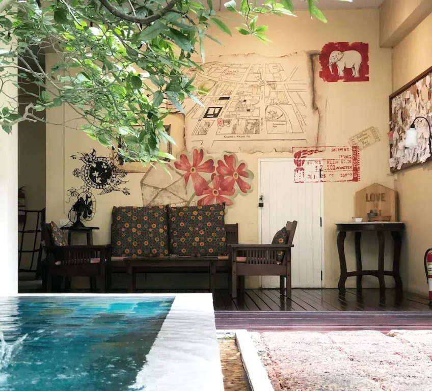 Feung Nakorn Balcony Rooms and Cafe