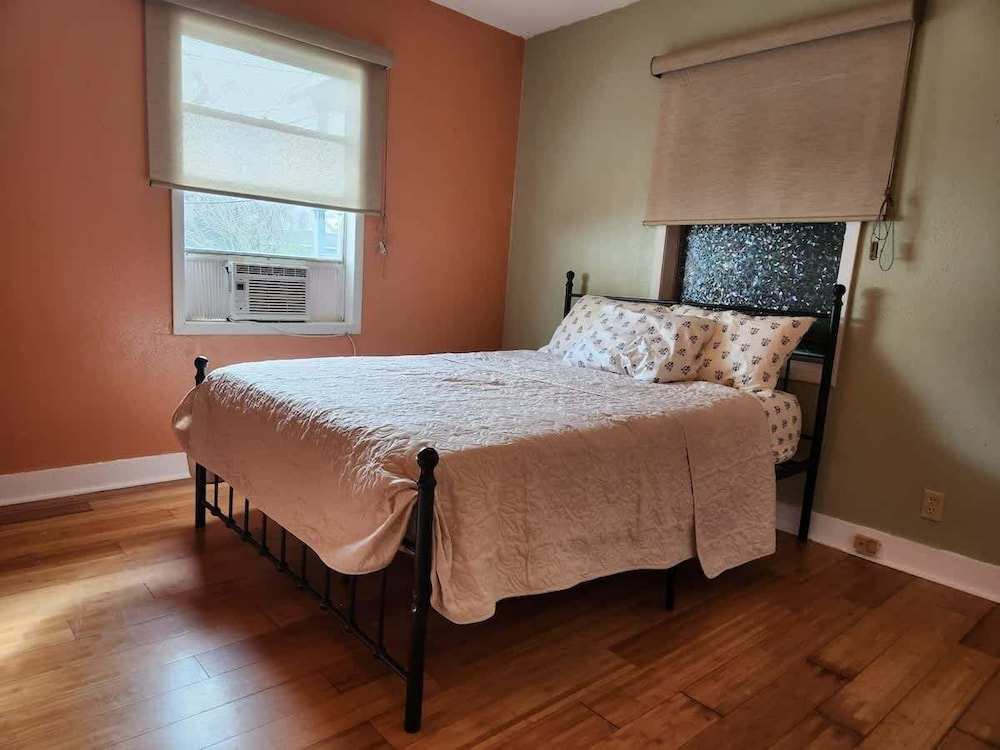 Cozy Church Street Apartment In Historic Galveston 2 Bedroom Apts