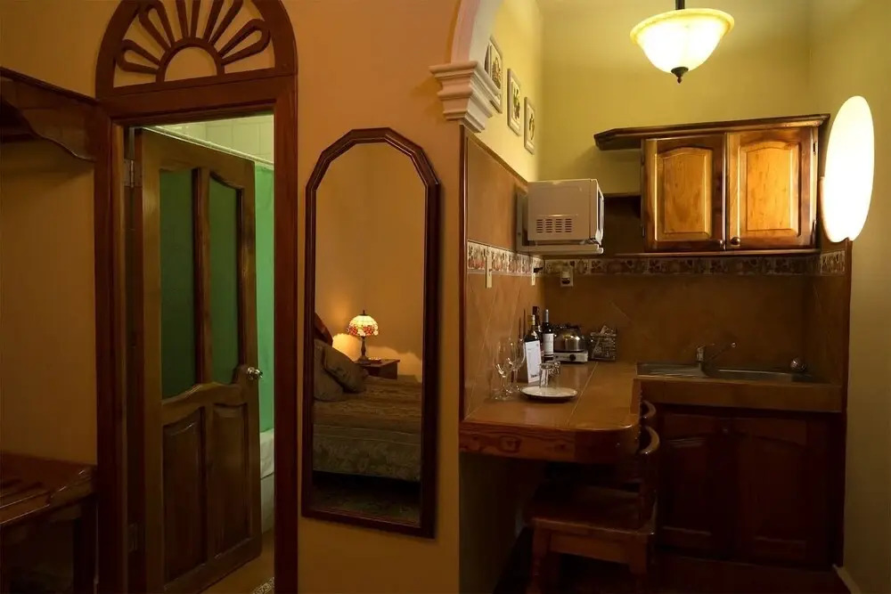 Marquez De Liz 1: Colonial Suite, Balcony, Havana