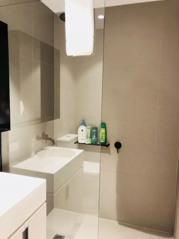 Level 8 Marvelous Apartment with pool access