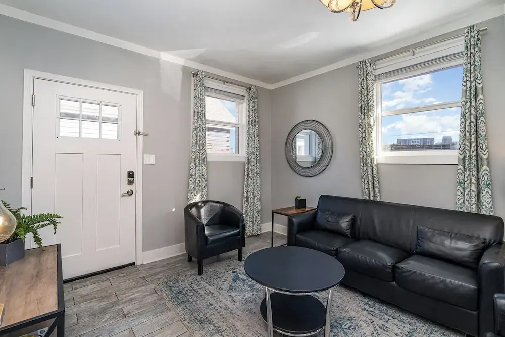 Opulent Pearl - Private Patio - Mins to Broadway