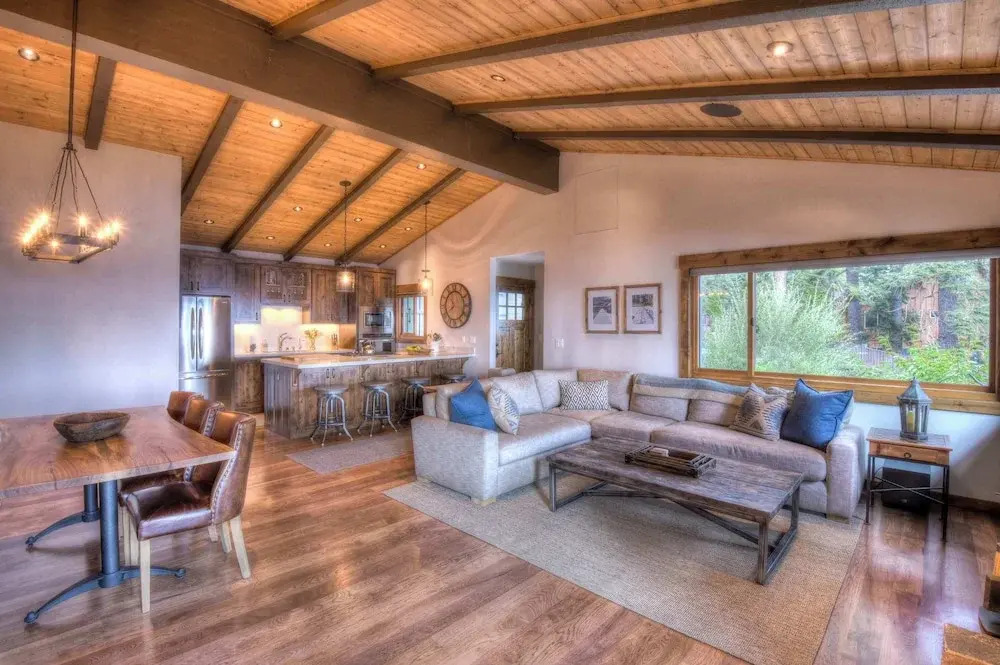 Waters Edge Jewel w/ Lake Views HOA Access!