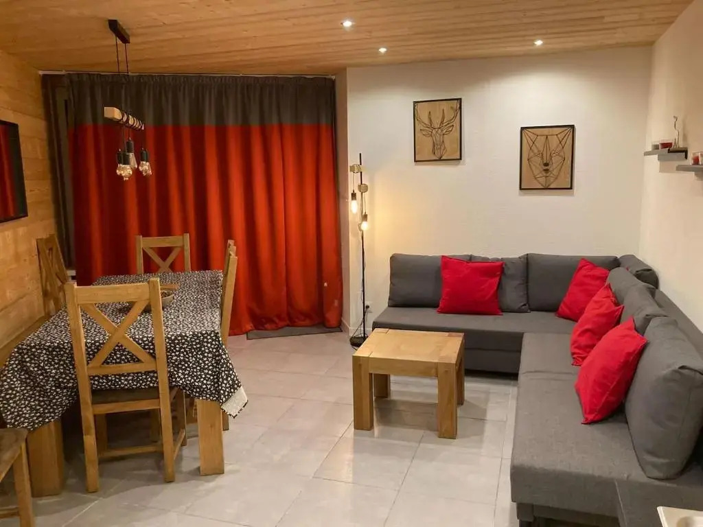 Great 8-pax ski-in ski-out apartment in Tignes Val Claret