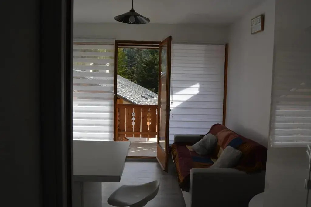 joli studio exposé sud avec terrasse