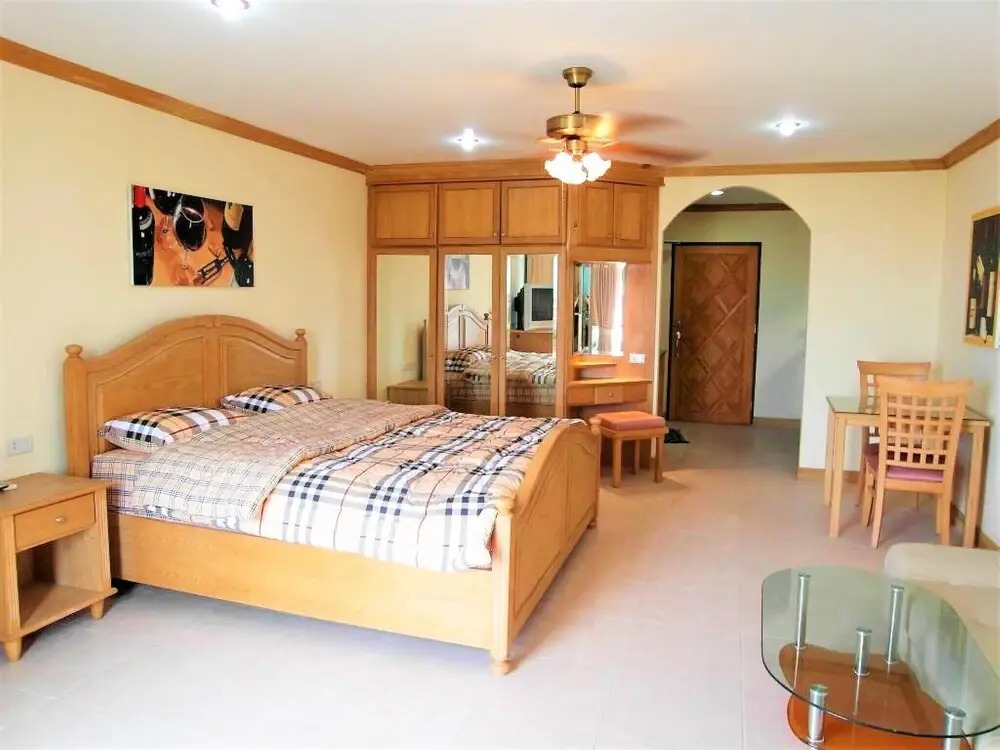 View Talay 2B studio apartment Pattaya 8th Floor sea view