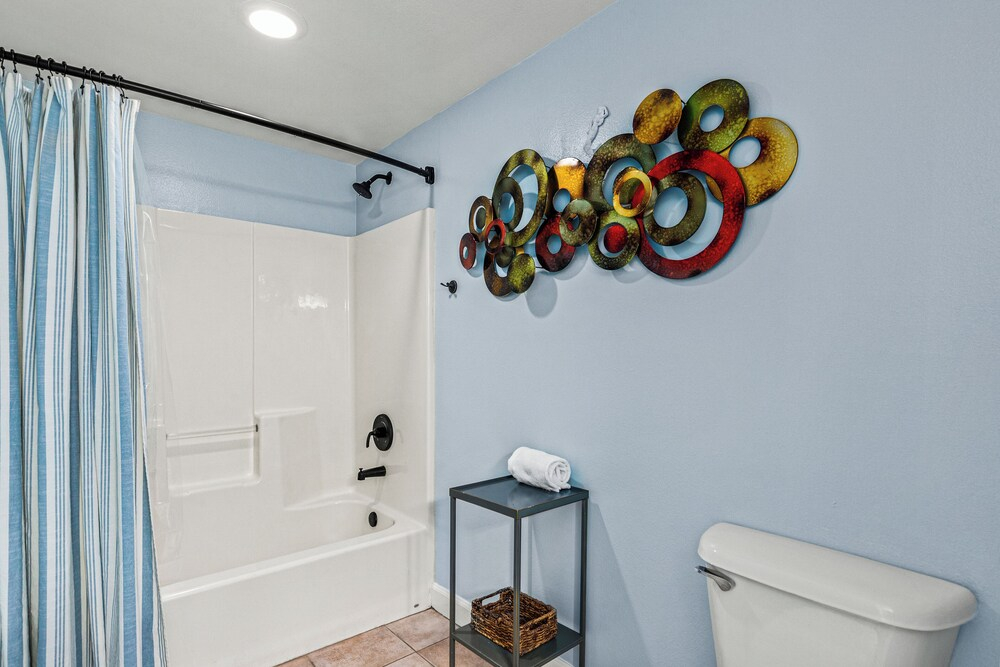 Looking for a Shore Thing? Here it is! 2BR 2.5ba Sleeps 8! Beachfront!