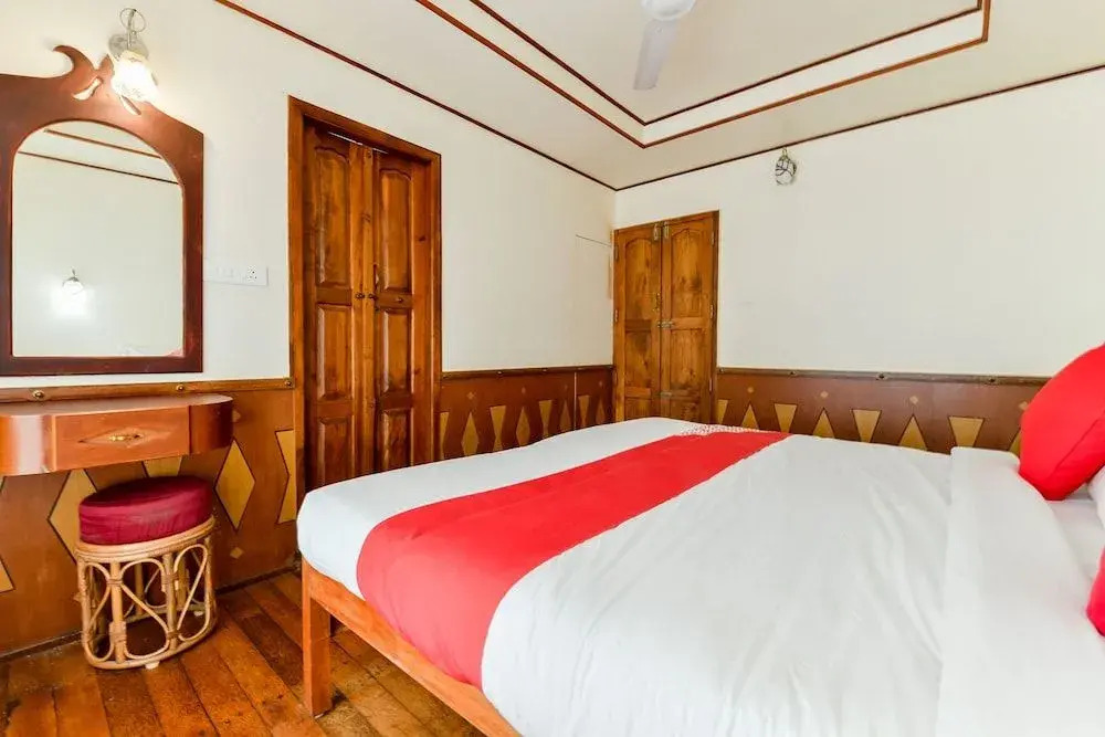 OYO 23047 Rkv Golden Petal Houseboat 3 Bhk