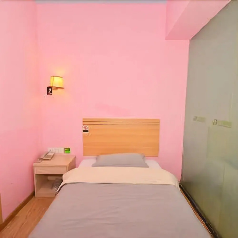 77 Chain Traders Hotel