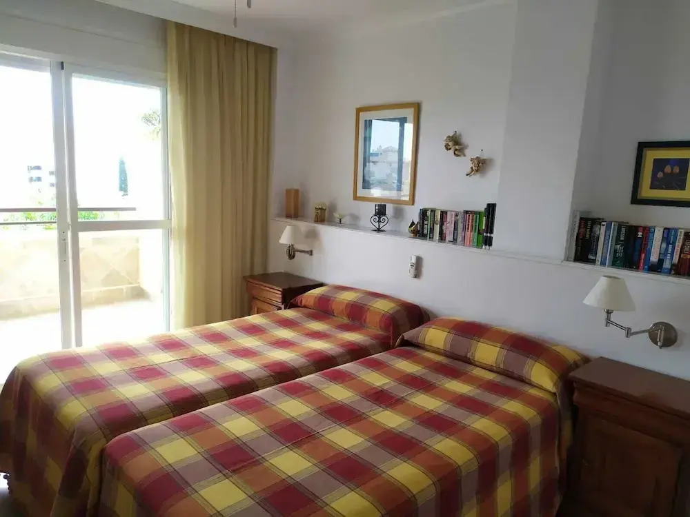 Lovely, Sunny, Secure, Panoramic Seaview Apart With Wifi