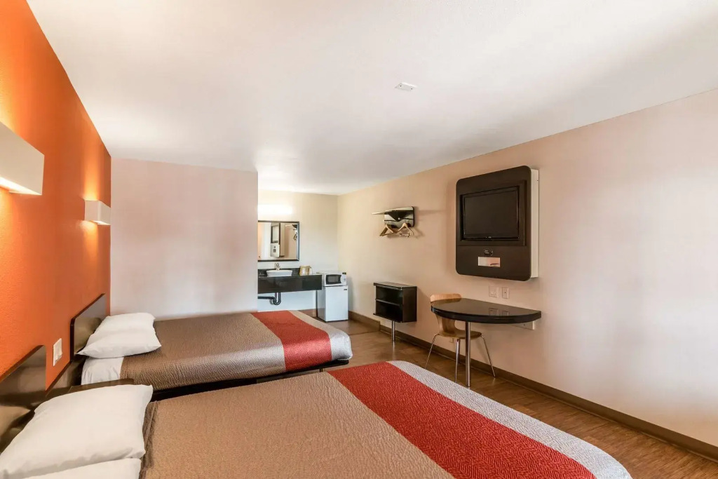 Motel 6 Bell Gardens, CA - Los Angeles
