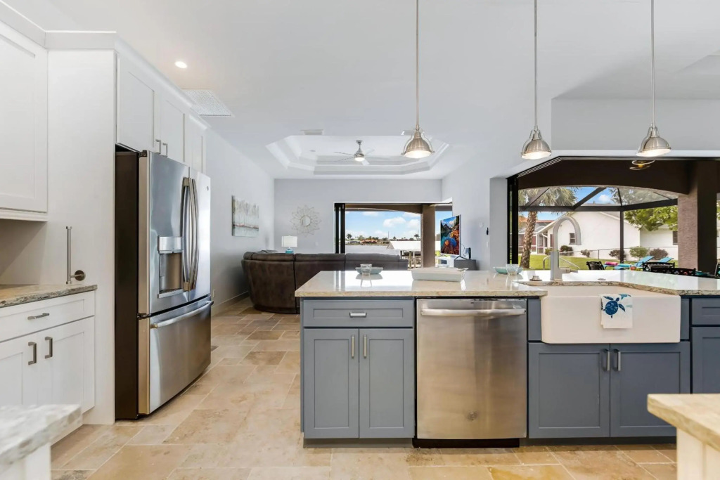 Custom Heated Pool, Kayaks, Bikes, & Spectacular Views - Villa Lakeside Oasis - Roelens Vacations
