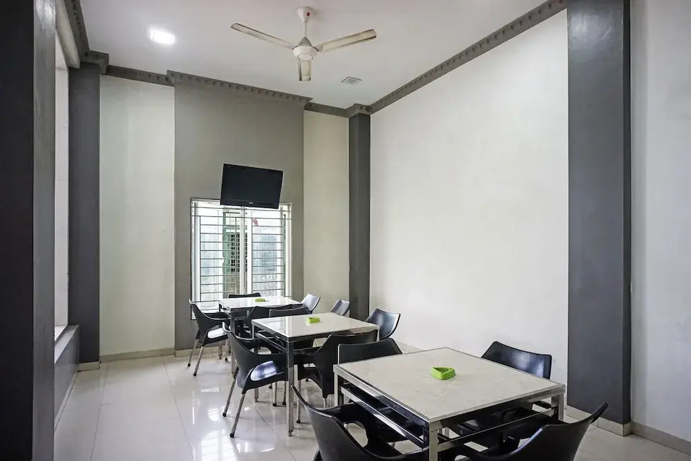OYO 93355 Maestro Home Syariah
