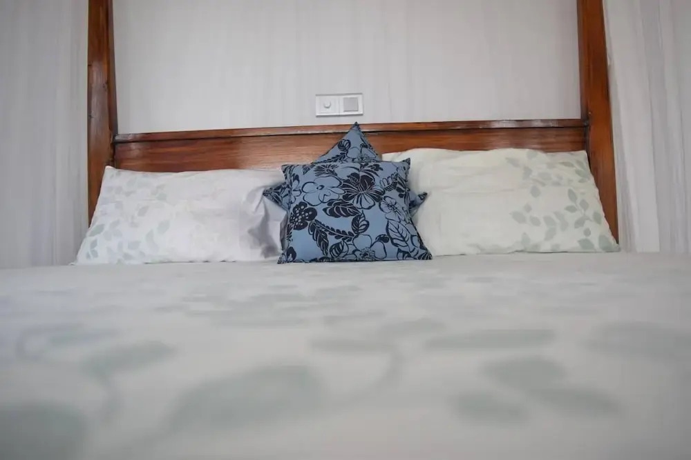 Hill cottage - ocean view