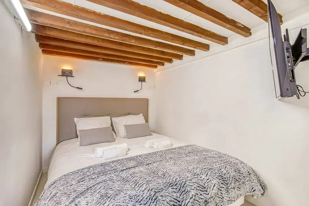 NEW - Modern 2BR Loft-style Apt - Croix-paquet