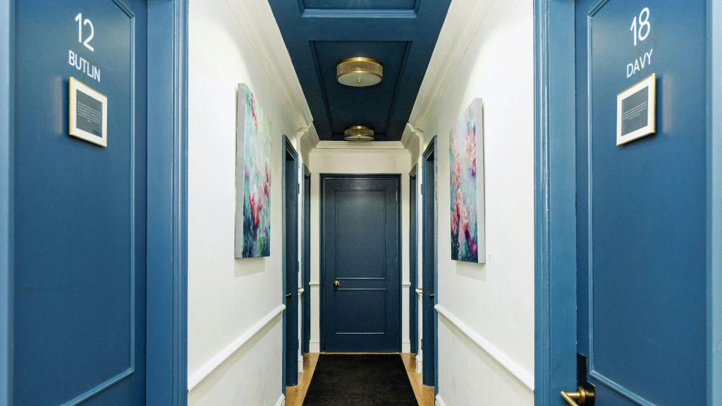 Berkeley Square Classic Hotel