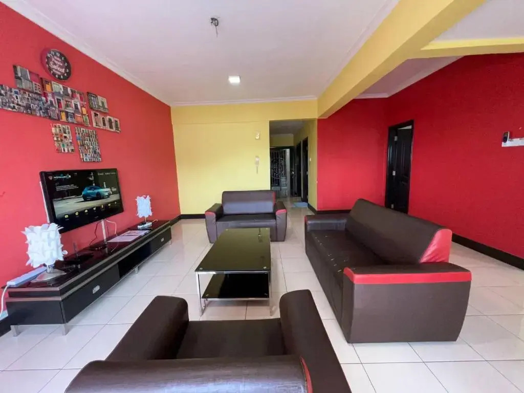 VACATION HOME PENTHOUSE MARINA COURT CONDO RESORT KOTA KINABALU 5 bedrooms 15 pax