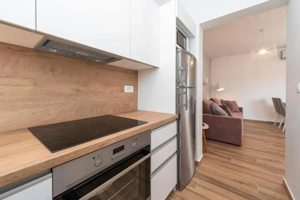 LUXURY APARTMENTS - LA VIR 1 & 2
