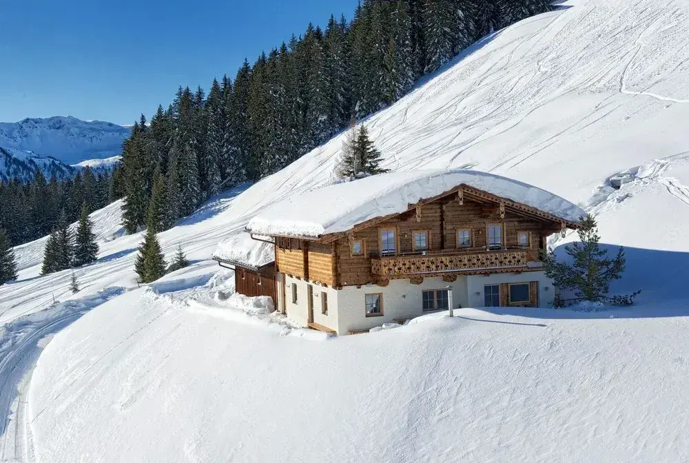 Wallegg Lodge - Alpine Premium Chalet - Ski In-Ski Out - Real Alpine Location Saalbach
