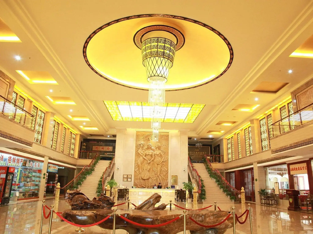 Vienna International Hotel（Guangxi Guilin Yangsuo West Street and Ten-mile Gallery）