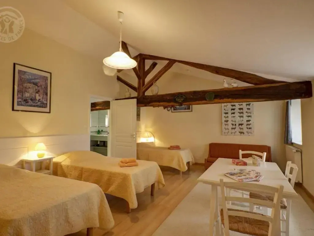 Gîte rénové à Montagny, terrasse, parking - FR-1-496-201