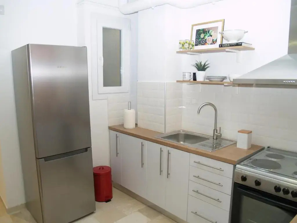 A Refreshed & Rich in Details Apartment in Piraeus (Passalimani - Marina Zeas)