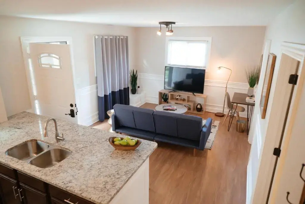 Cozy, Stylish 2BR Apt near O'Hare Int'l Airport