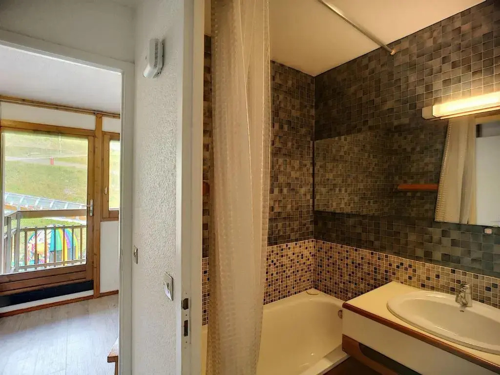 Appartement Les Menuires, 1 pièce, 4 personnes - FR-1-178-105