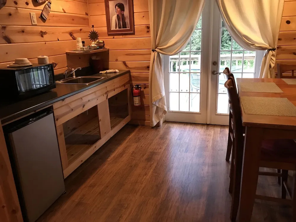Nacoochee Valley Lodge