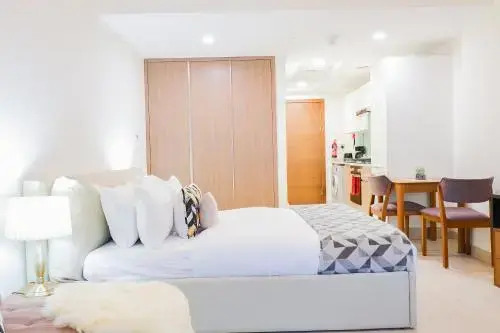 Signature Holiday Homes - Newly Furnished Studio in Azizi Aliyah Residences, Al Jaddaf