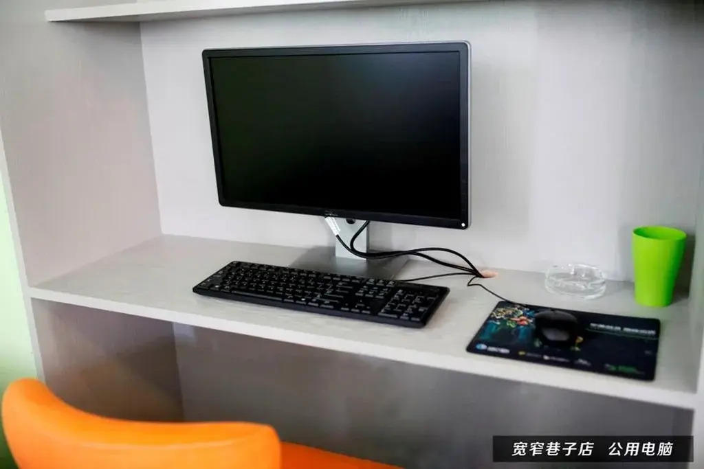 Shuttle International Youth Hotel (Chengdu Kuanzhai Alley & Renmin Park Subway Station Branch)