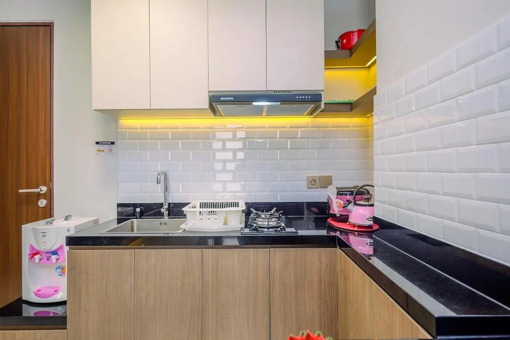 Comfortable 1Br With Extra Room At Transpark Cibubur Apartment