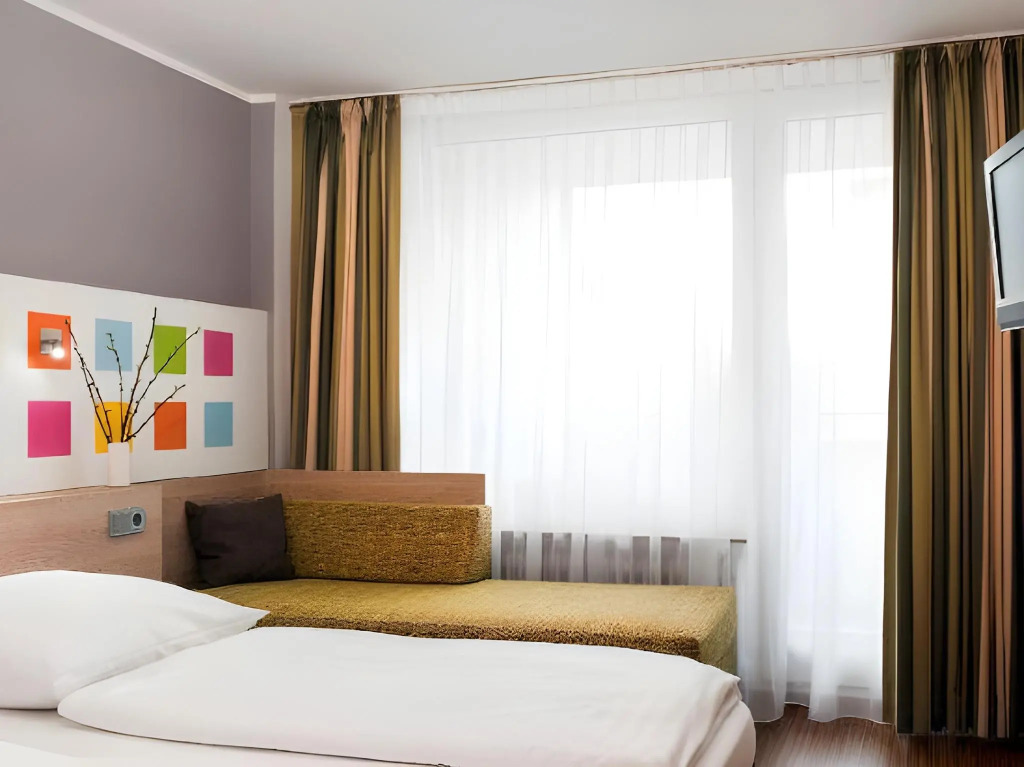 Business & Budget Hotel Tessin