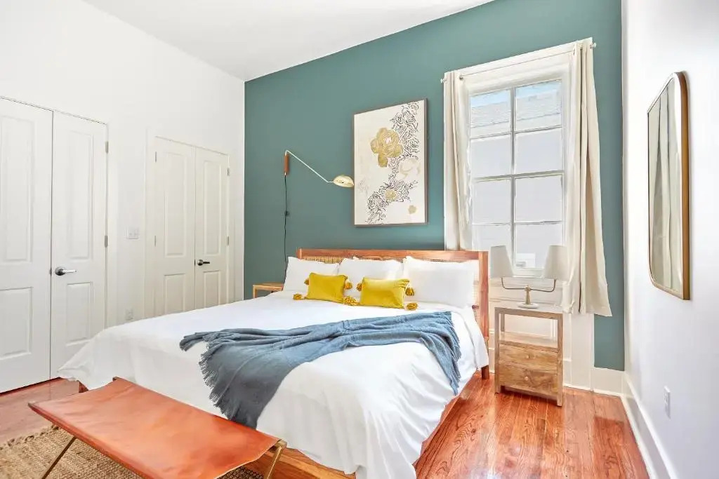 Sonder – Delachaise Row