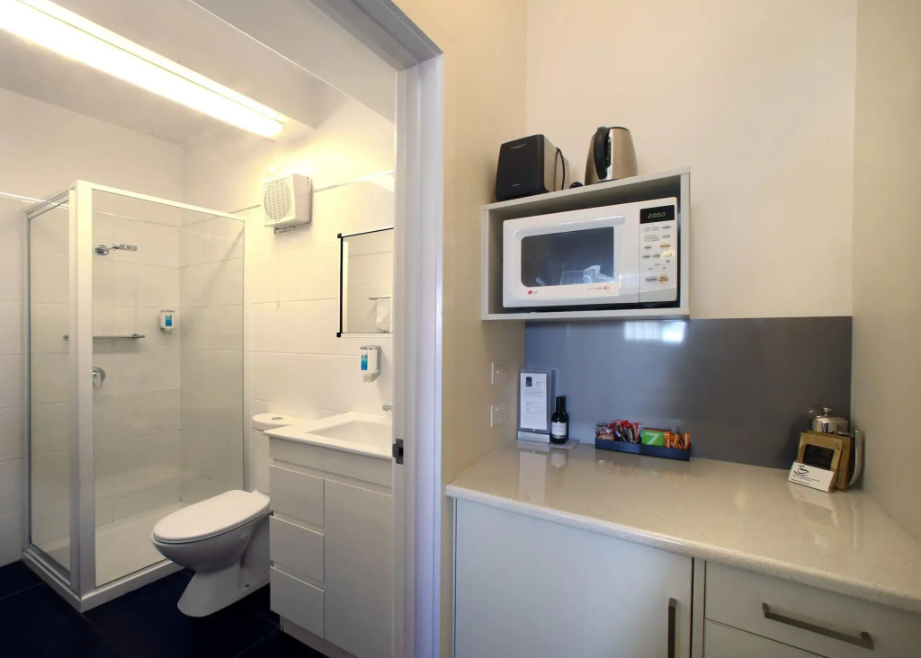 429 Apartments & Suites