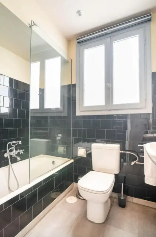 Neoclassical Athenian 2-bed Apt Balcony