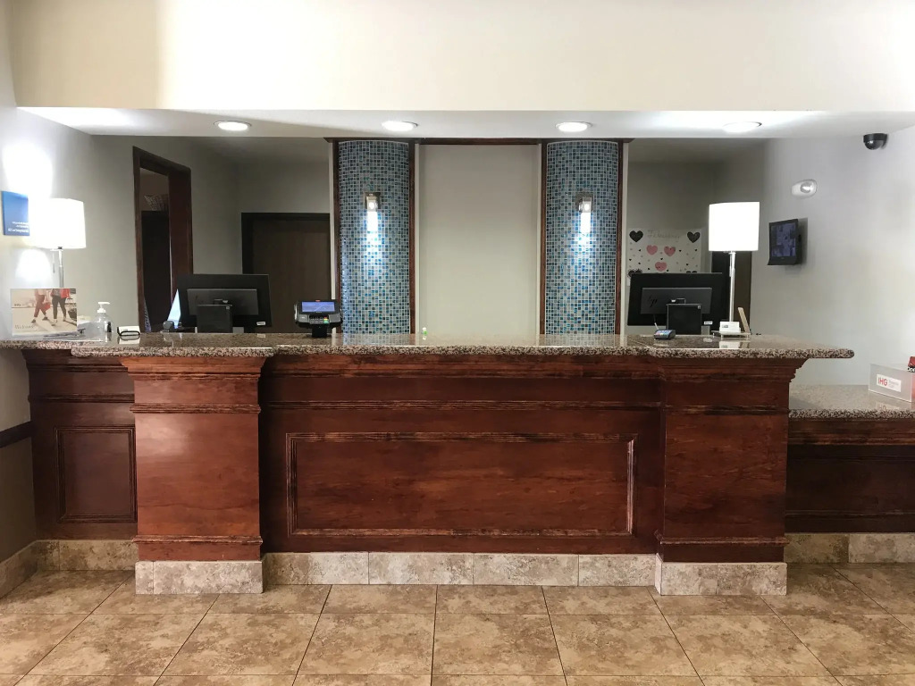 Holiday Inn Express & Suites Barstow - Route 66 by IHG