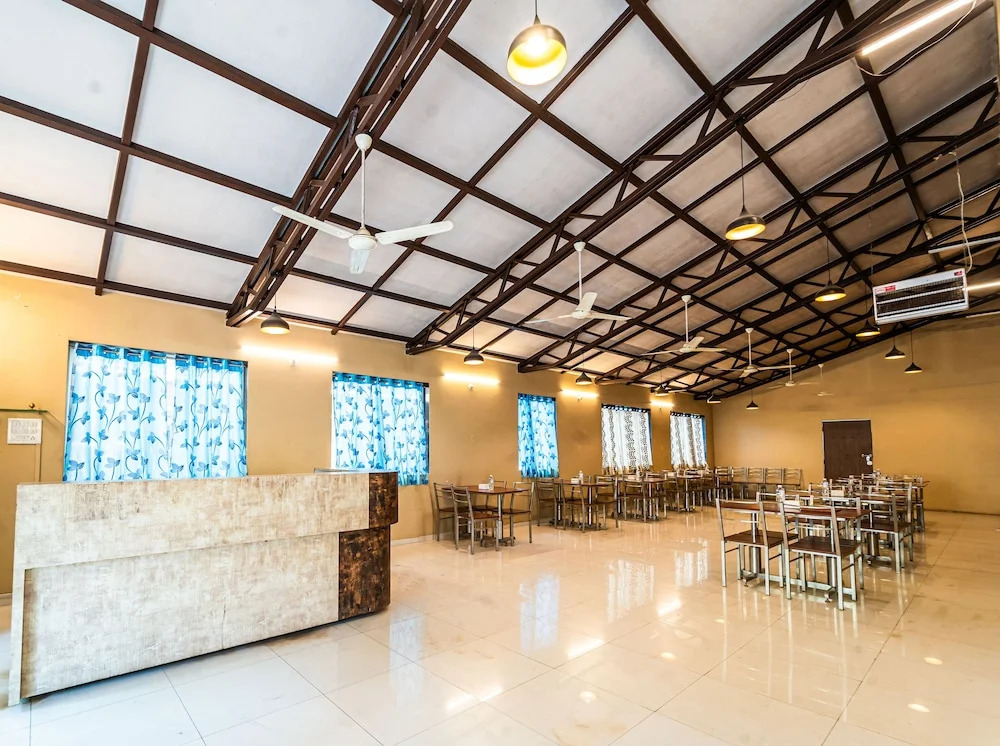 OYO 23365 Hotel Bright Plaza