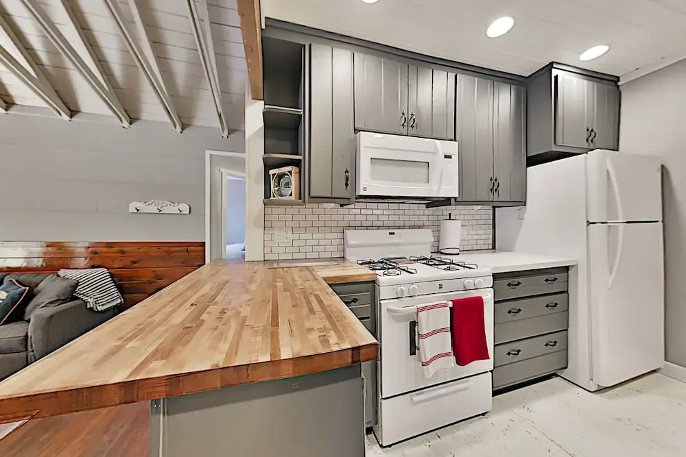 Incredible Restored Vintage W/ Hot Tub 2 Bedroom Home