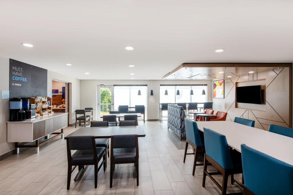 Holiday Inn Express & Suites Wilson-Downtown by IHG