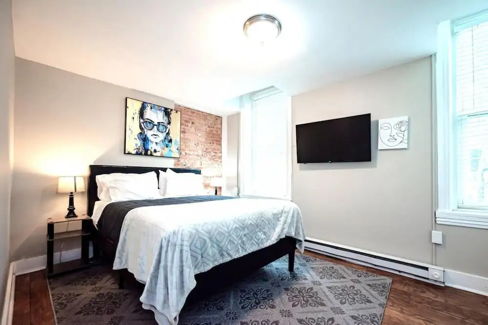 Park Place- Cozy Modern Space Fully Updated Fast Wifi Good Coffee and Easy Parking