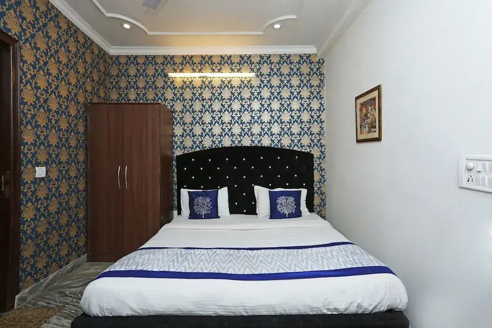 OYO 8969 Hotel Eagle Eye