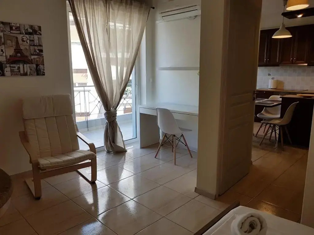 Errathens Zephyr Apartment - Athens Center, 3 Bd, 1 Bath