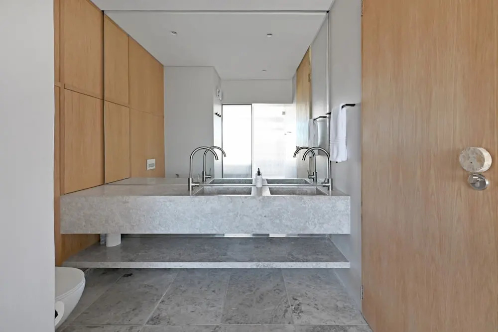 Elegant One Bed Sea Point Mountain Views