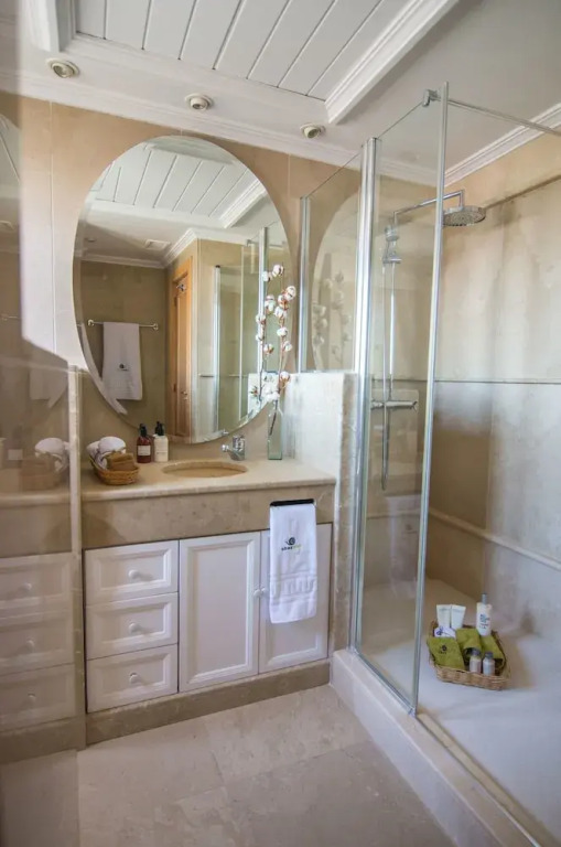 ChezmoiHomes Reyes Catolicos Penthouse