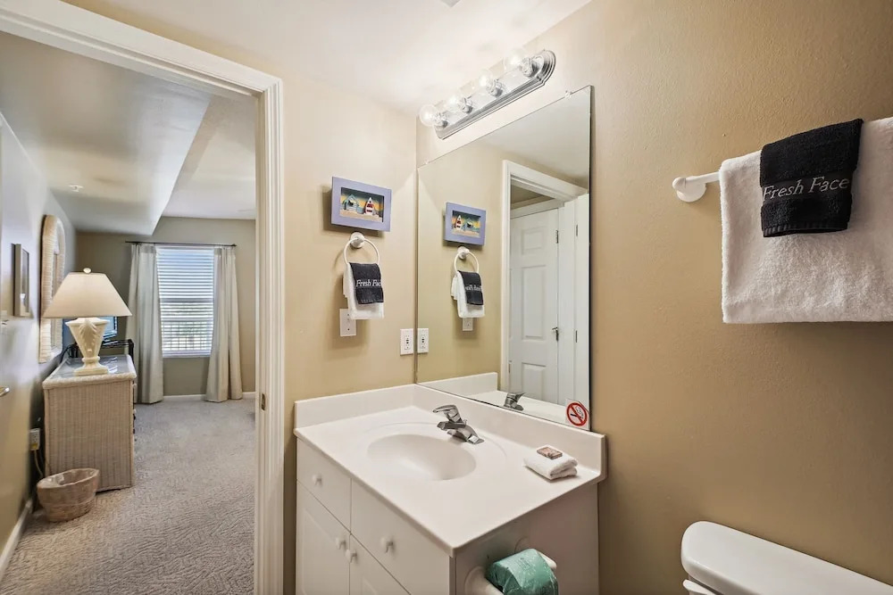 Seacrest 405 is 2 BR Gulfview on Okaloosa Island by RedAwning