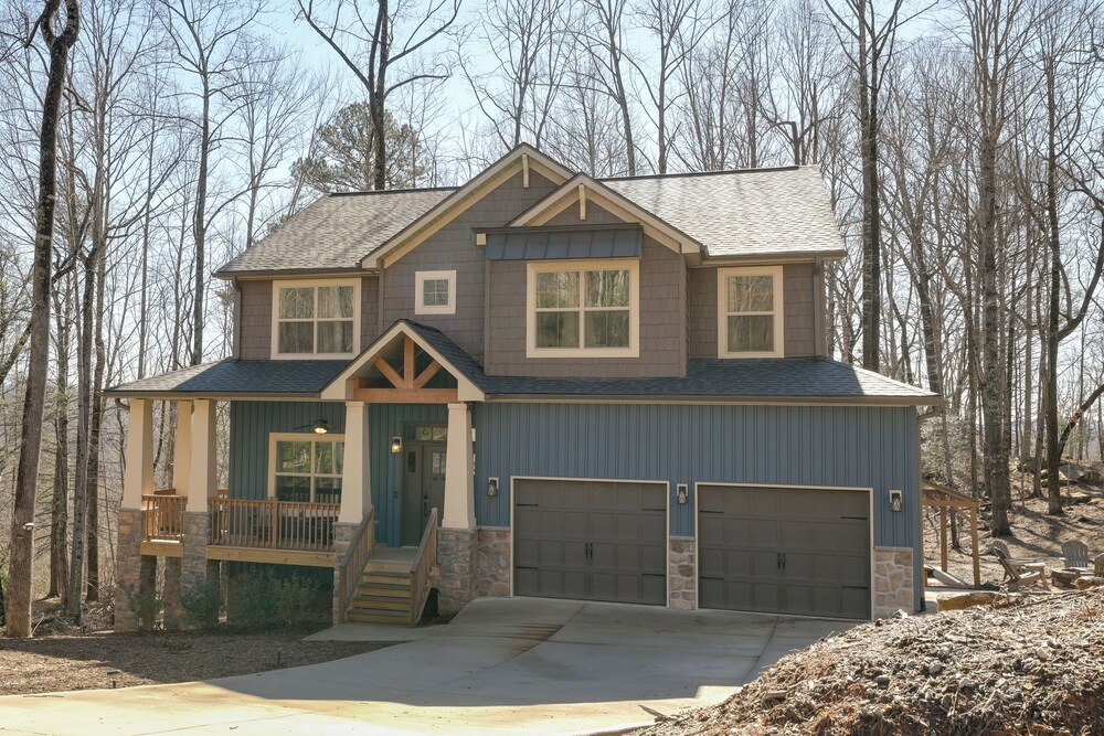 Lake Lure Getaway w/ Hot Tub & Fire Pit!