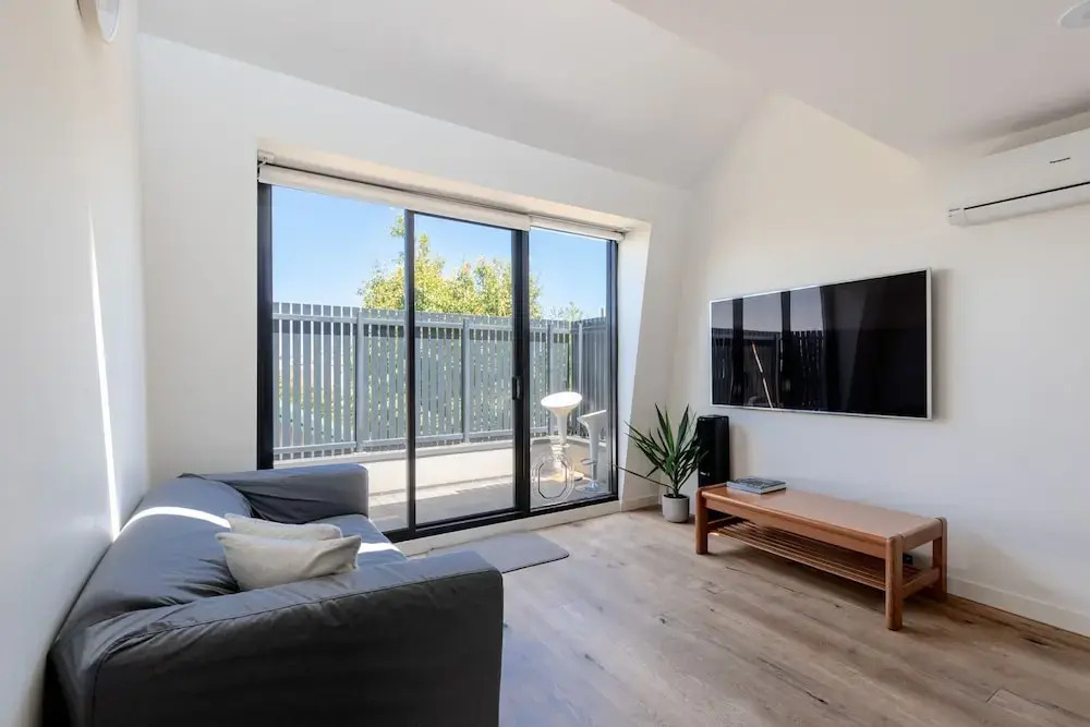 Spacious 2 Bedroom Inner City Townhouse with Private Rooftop